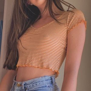 🌞Pacsun cropped lettuce-hem t-shirt🌞